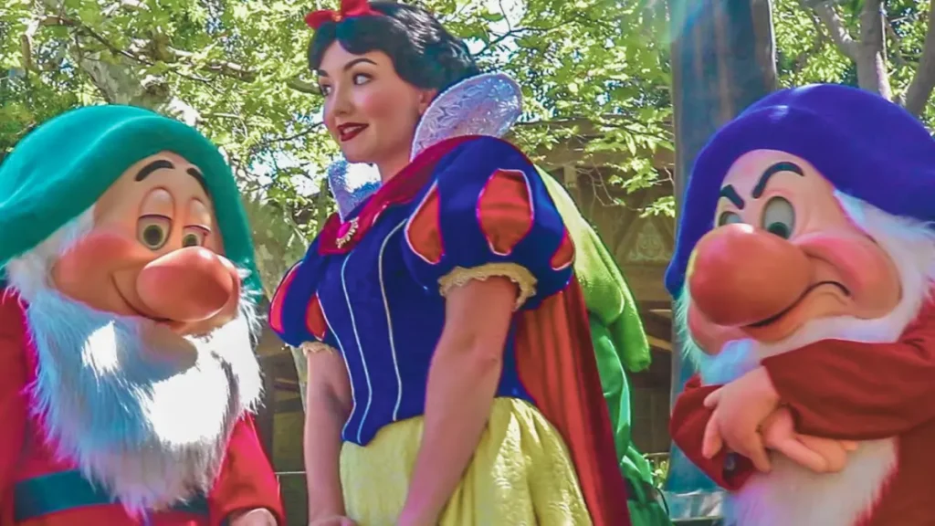 Snow White and the Seven Dwarfs Appear at the Disneyland Resort